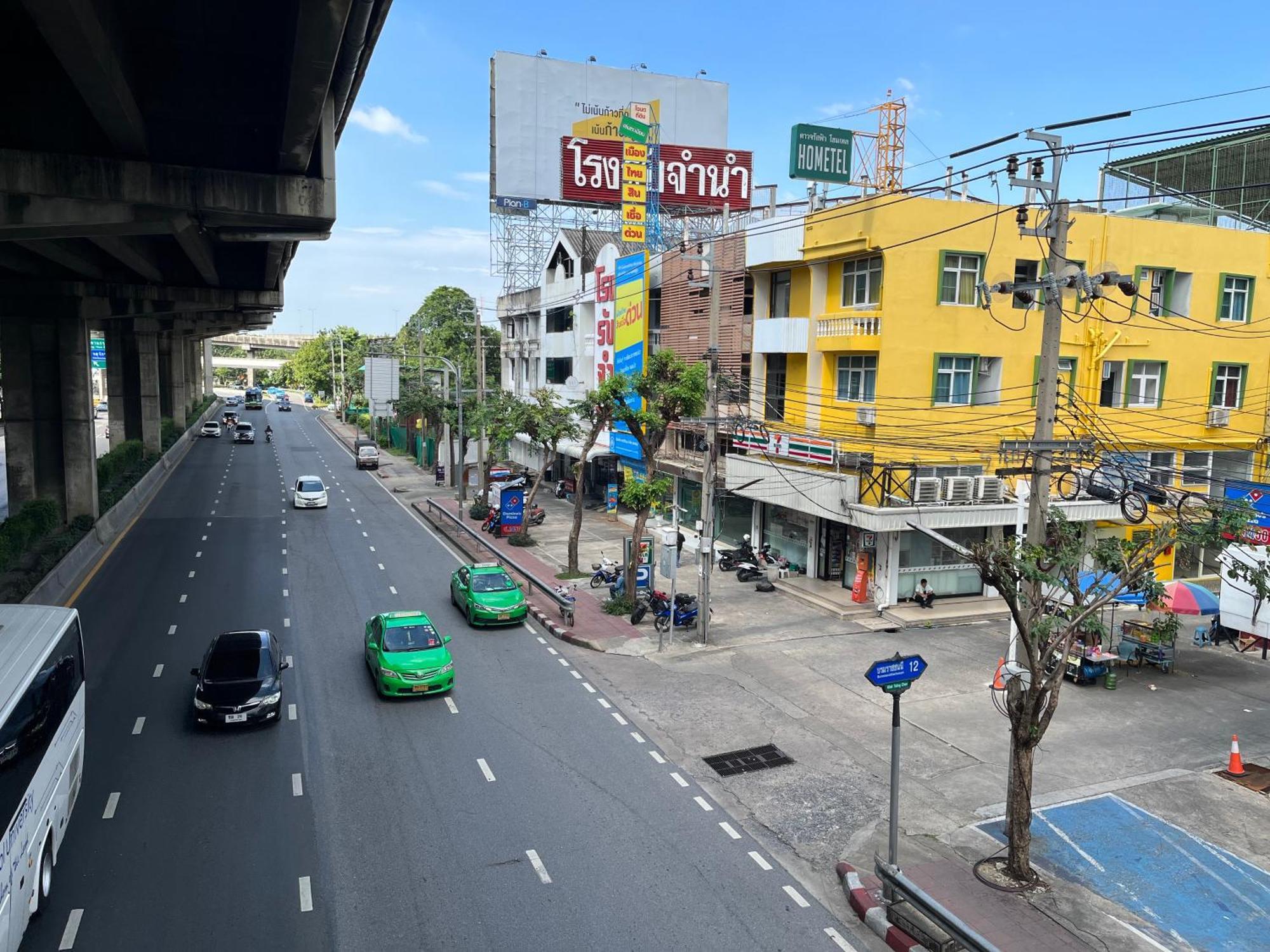 Dao Jaras Fah Hometel ดาวจรัสฟ้าโฮมเทล Bangkok Exteriér fotografie